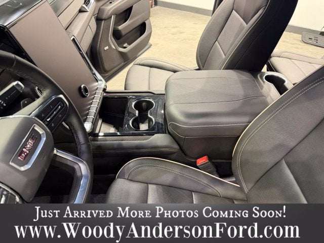 2025 GMC Yukon Elevation