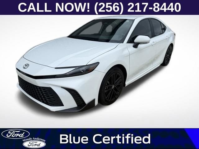 2025 Toyota Camry SE Hybrid's photo