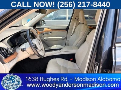 2022 Volvo XC90 Momentum